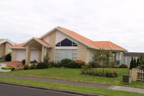 Photo of property in 8 Arrathorne Place, Northpark, Auckland, 2013