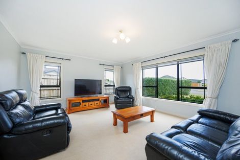 Photo of property in 27 Royal Oak Drive, Kelvin Grove, Palmerston North, 4414