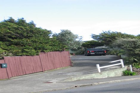 Photo of property in 54 Horokiwi Road West, Newlands, Wellington, 6037