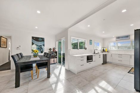 Photo of property in 84 Shaw Road, Oratia, Auckland, 0604