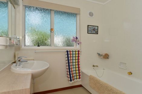 Photo of property in 30 Westview Grove, Miramar, Wellington, 6022