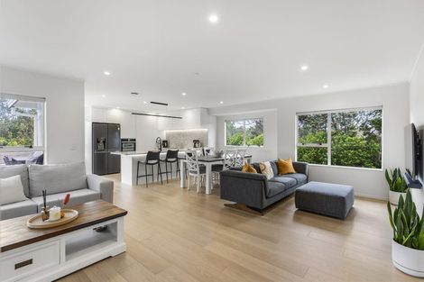 Photo of property in 10 Owl Court, Unsworth Heights, Auckland, 0632