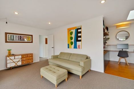 Photo of property in 14 Harbour View Road, Te Atatu Peninsula, Auckland, 0610
