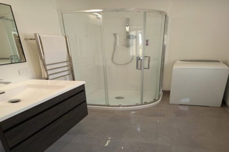 Photo of property in 27 Bournemouth Terrace, Murrays Bay, Auckland, 0630