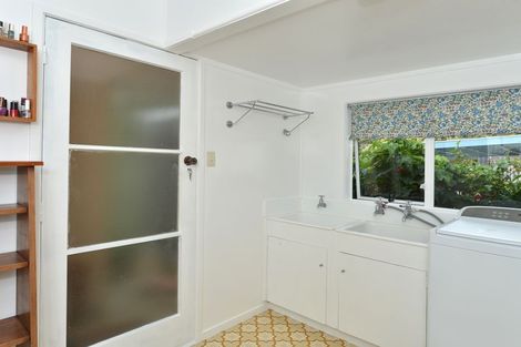 Photo of property in 30 Westview Grove, Miramar, Wellington, 6022