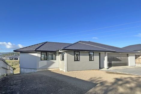Photo of property in 11 Gibraltar Way, Fitzherbert, Palmerston North, 4410