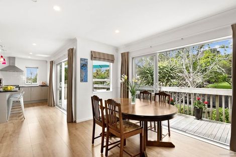 Photo of property in 687a Beach Road, Rothesay Bay, Auckland, 0630