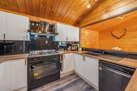 Photo of property in 135 Plateau Road, Te Marua, Upper Hutt, 5018