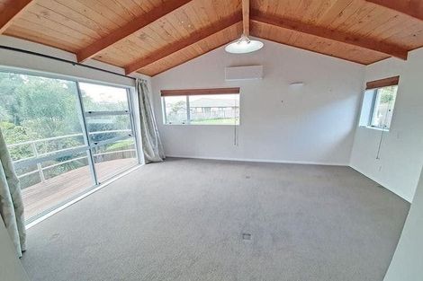 Photo of property in 14 La Roche Place, Northcote, Auckland, 0627