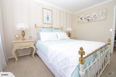 Photo of property in 17 Arthur Carwen Place, Pukekohe, 2120