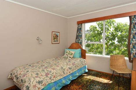 Photo of property in 30 Westview Grove, Miramar, Wellington, 6022