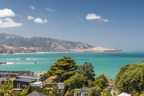 Photo of property in 49 Hungerford Road, Lyall Bay, Wellington, 6022