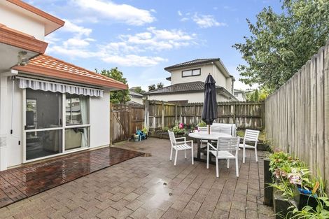 Photo of property in 2/1 Mossop Rise, Glenfield, Auckland, 0629