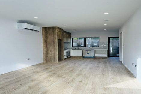 Photo of property in 5/16 Buisson Glade, West Harbour, Auckland, 0618