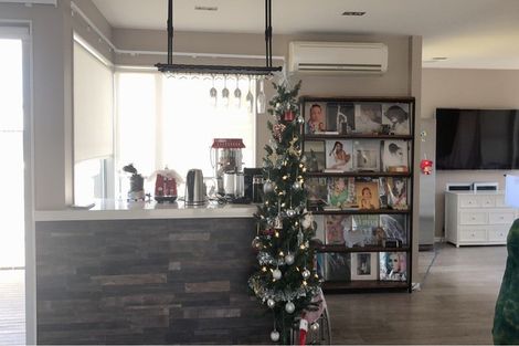 Photo of property in 24 Harrowglen Drive, Northcross, Auckland, 0632