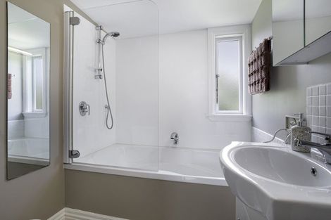 Photo of property in 120 Regent Street, Martinborough, 5711