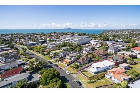 Photo of property in 1/33 Braemar Road, Rothesay Bay, Auckland, 0630