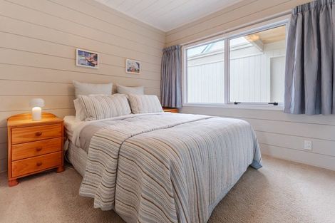 Photo of property in 115 Field Way, Waikanae Beach, Waikanae, 5036