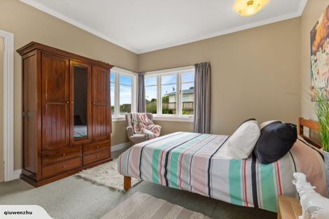 Photo of property in 1 Rubens Lane, West Harbour, Auckland, 0618