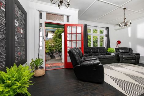 Photo of property in 5 Don Buck Road, Henderson, Auckland, 0614