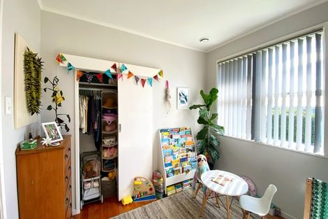 Photo of property in 17 Thomas Avenue, Te Atatu Peninsula, Auckland, 0610