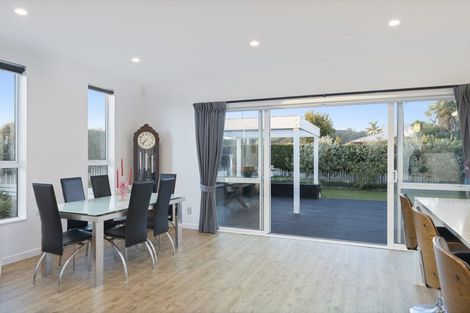 Photo of property in 25 Gilbransen Road, Kumeu, 0810