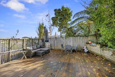 Photo of property in 27 Edelweiss Grove, Timberlea, Upper Hutt, 5018