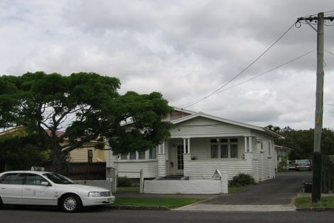 Photo of property in 14 Walmer Road, Point Chevalier, Auckland, 1022
