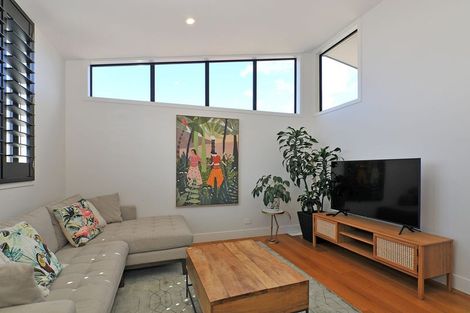 Photo of property in 12 Helen Street, Brooklyn, Wellington, 6021