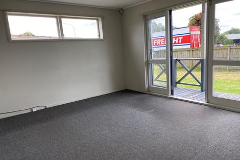 Photo of property in 17 Manuroa Road, Takanini, 2112