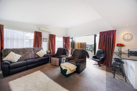 Photo of property in 27 Ruapehu Drive, Fitzherbert, Palmerston North, 4410