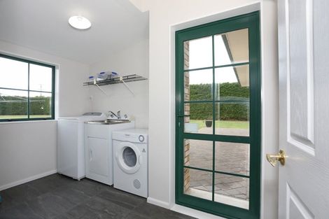 Photo of property in 8 Brandon Hall Road, Bulls, 4894