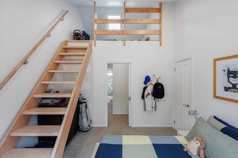 Photo of property in 70 Selwyn Crescent, Forrest Hill, Auckland, 0620