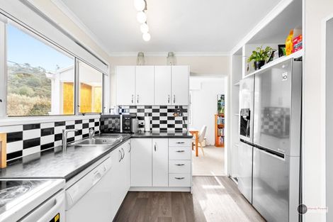 Photo of property in 37 Raukawa Street, Stokes Valley, Lower Hutt, 5019