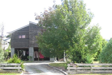 Photo of property in Emerald Hill Drive, Birchville, Upper Hutt, 5018