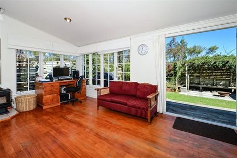 Photo of property in 344 Waitakere Road, Taupaki, Henderson, 0782