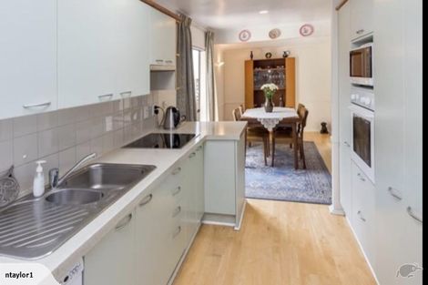 Photo of property in 6 Orinda Close, Botany Downs, Auckland, 2010