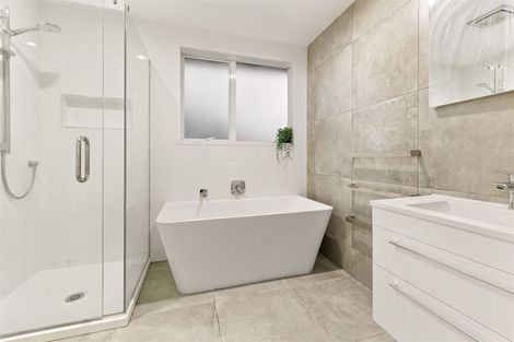 Photo of property in 16 Tapu Road, Huapai, Kumeu, 0810