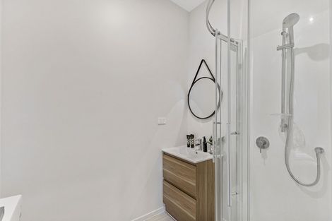 Photo of property in 14a Ropata Avenue, Point England, Auckland, 1072