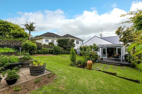Photo of property in 207 Powderham Street, New Plymouth, 4310