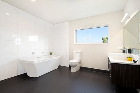 Photo of property in 220 Forest Hill Road, Waiatarua, Auckland, 0612