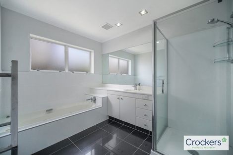 Photo of property in 2/21 The Esplanade, Eastern Beach, Auckland, 2012