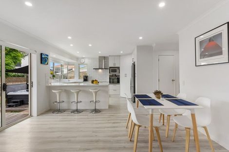 Photo of property in 1/270 Cascades Road, Botany Downs, Auckland, 2010