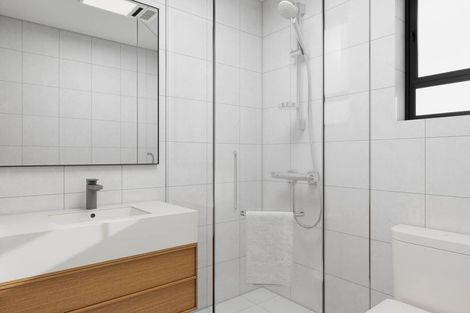 Photo of property in 24 Woodcote Drive, Glenfield, Auckland, 0629