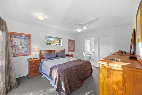 Photo of property in 15 Glucina Avenue, West Harbour, Auckland, 0618