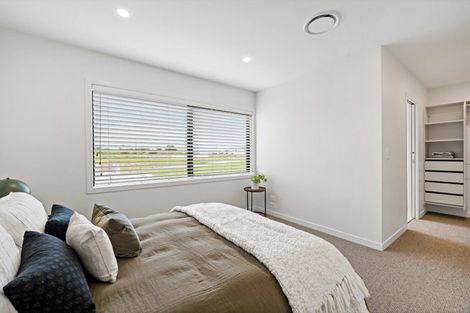 Photo of property in 9 Golden Fall Road, Hobsonville, 0616