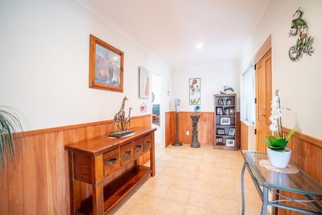 Photo of property in 50 Waicola Drive, Fitzherbert, Palmerston North, 4471