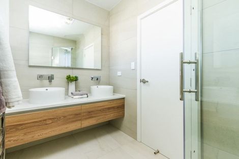 Photo of property in 43 Holland Road, Hillcrest, Auckland, 0627