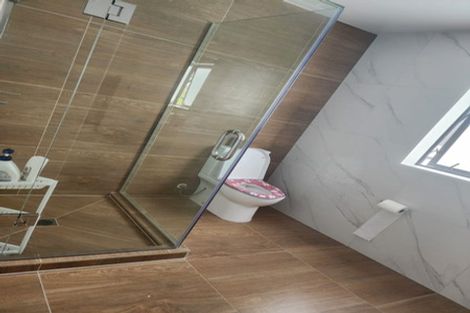 Photo of property in 4223b Great North Road, Glendene, Auckland, 0602