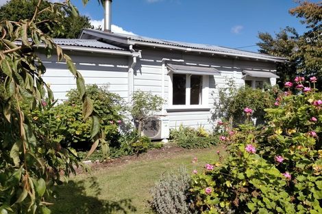 Photo of property in 8a Shanly Street, Waipawa, 4210